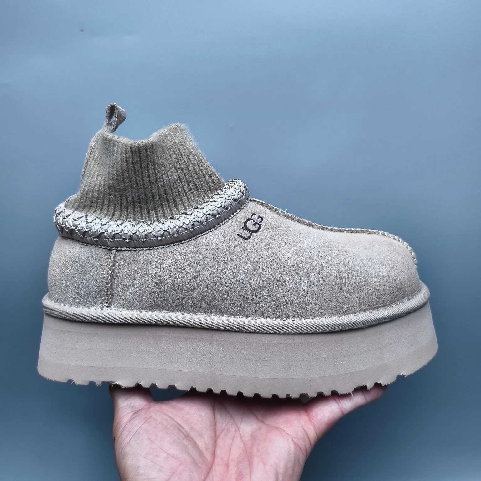 💰520 UGG sheepskin all-in-one snow boots 5956 thick-soled ethnic style braided style Color: maroon black sand matching code: 35-40